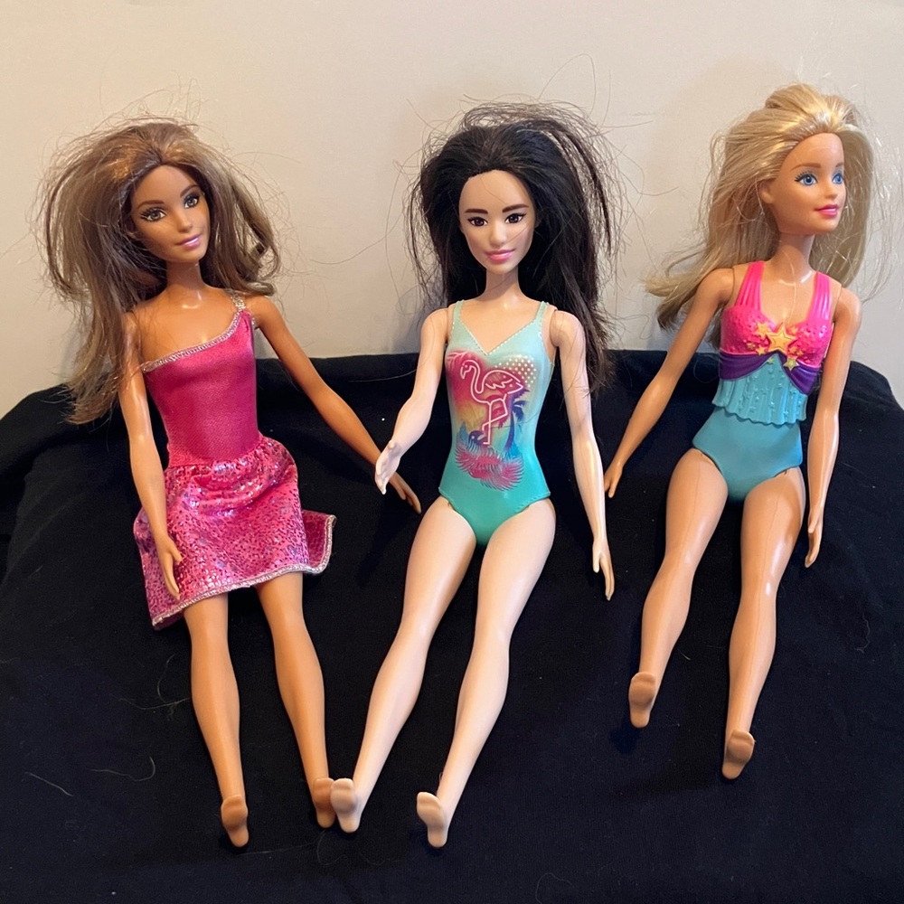 🐹2/$12 Set of Three Barbie style Dolls